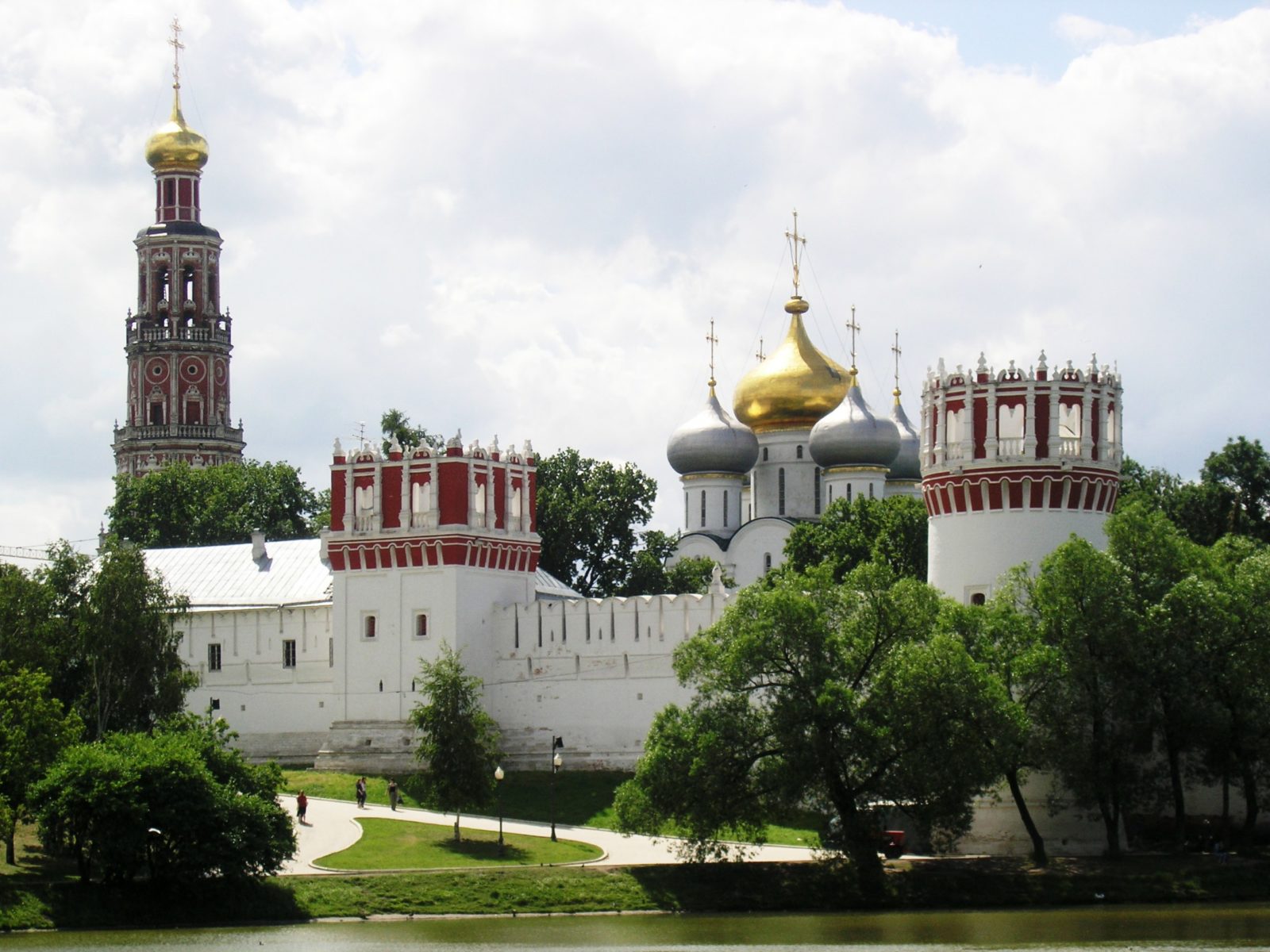 Novodevichy Convent, Novodevichy Cemetry, Novodevichy in winter, Novodevichy in summer, excursions in Moscow, excursions in English, tour, guided tour to Novodevichy, excursions in a group, Nikulin grave, Bulgakov grave, Chekhov grave, Peter the Great, Peter's sister Sophia